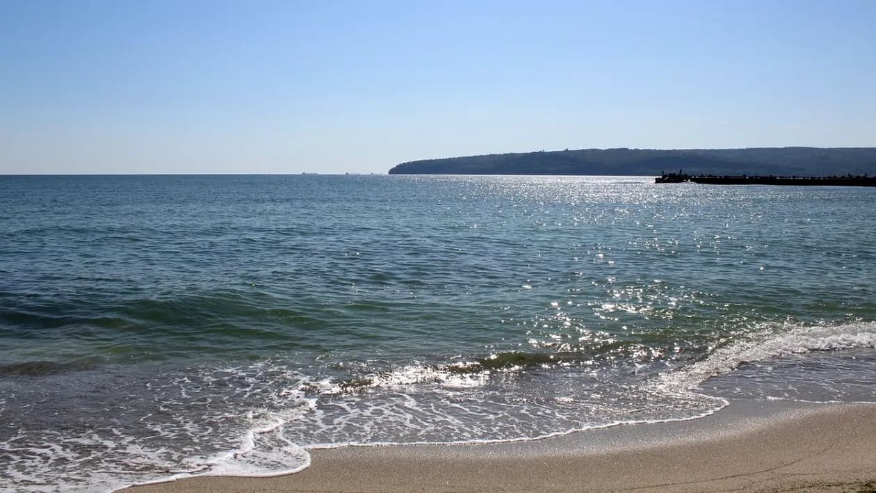 Ce temperatură are apa mării azi, 26 iunie 2026? Aglomerație mare pe litoral